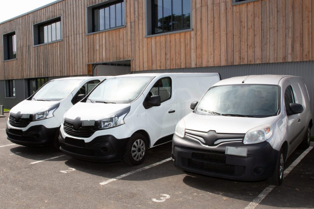 découvrez nos solutions d'assurances flottes adaptées à vos besoins. obtenez des devis compétitifs pour réduire vos coûts tout en garantissant la sécurité de votre parc automobile.