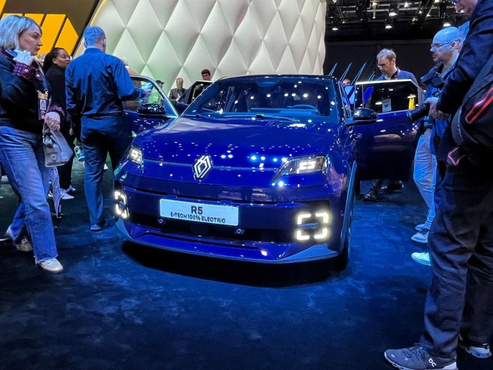 découvrez les voitures adorées de 2025 : un aperçu des modèles les plus prisés, alliant innovation, style et performances. ne manquez pas les dernières tendances automobiles qui font vibrer les passionnés !