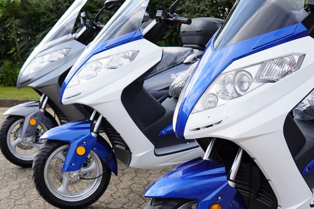 découvrez nos offres d'assurance scooter et vélo adaptées à vos besoins. protégez votre deux-roues avec des garanties complètes, une assistance 24/7 et des tarifs compétitifs. adoptez la tranquillité d'esprit lors de vos trajets avec notre expertise en assurance deux-roues.