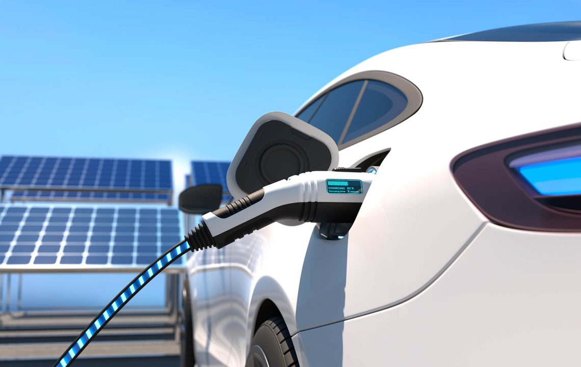 découvrez comment les assureurs font face aux défis des voitures électriques, entre des primes adaptées et une couverture optimale, tout en naviguant dans un marché en pleine évolution.