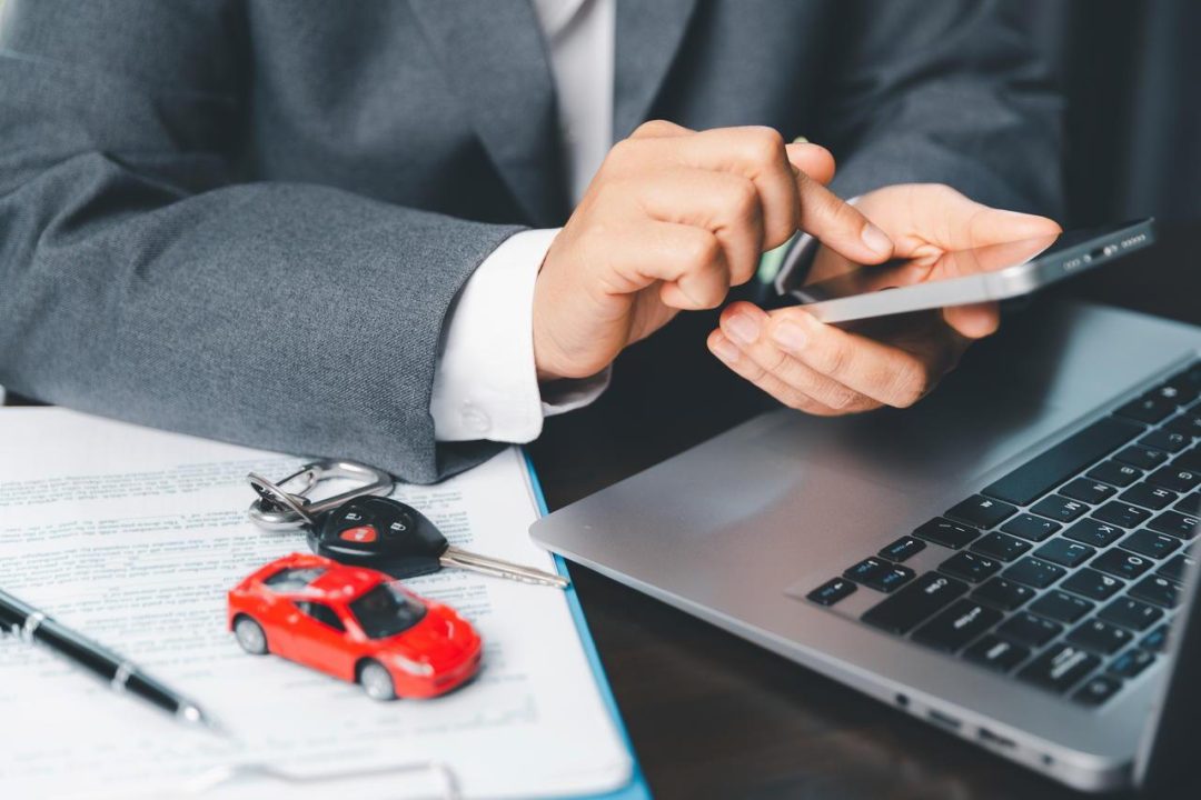 découvrez notre guide complet sur l'assurance auto, analysant les marques et modèles de voitures les plus et moins chers pour vous aider à faire le meilleur choix et économiser sur votre prime d'assurance.