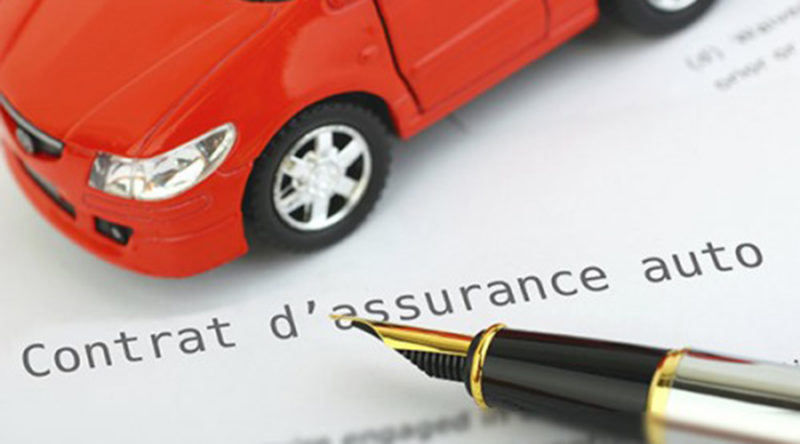 découvrez pourquoi les novices paient des tarifs d'assurance auto jusqu'à deux fois plus élevés pour les mêmes garanties et comment optimiser votre contrat.