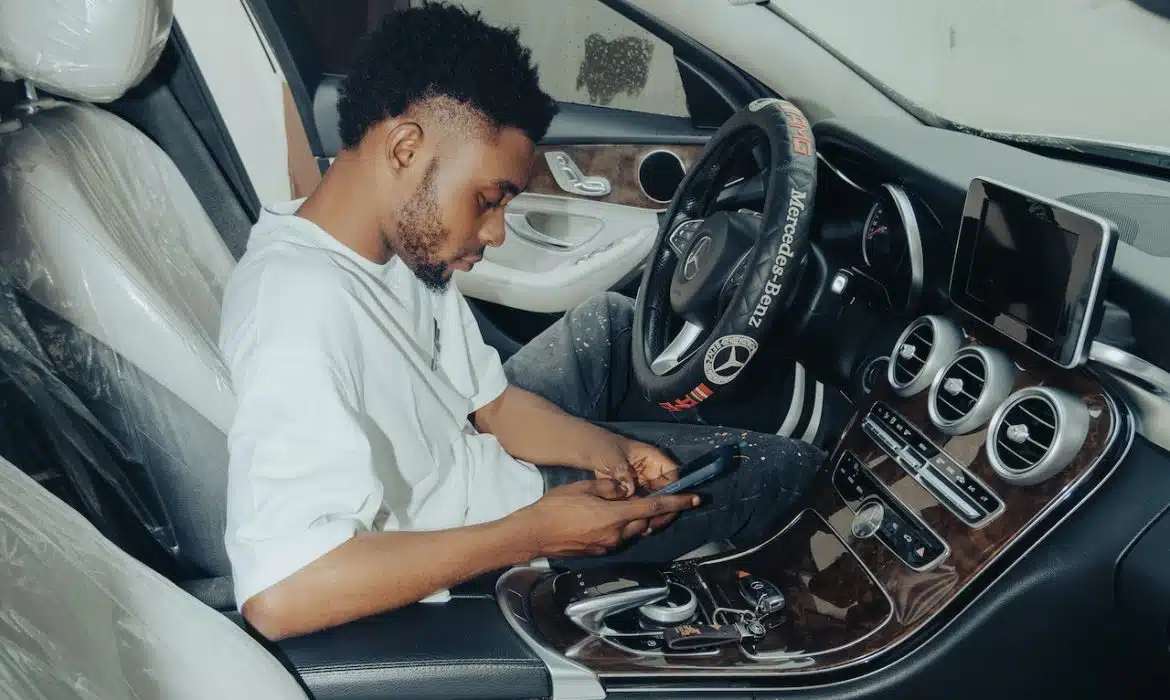 découvrez des astuces simples et efficaces pour réduire le coût de votre assurance auto et économiser chaque mois sur votre contrat.