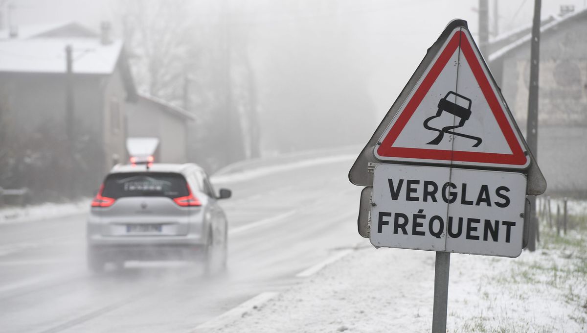 protégez votre véhicule contre les risques liés à la neige et au verglas avec notre assurance spécialisée. sécurité et sérénité garanties en hiver.