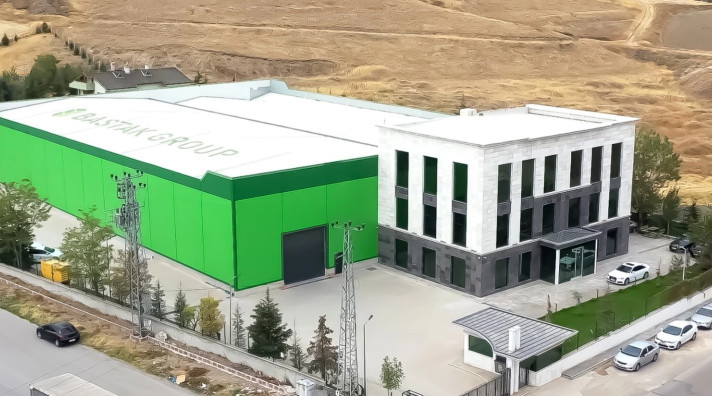 découvrez pourquoi un quart des français se considèrent irréprochables envers l'assurance, malgré un fort scepticisme général dans le secteur.