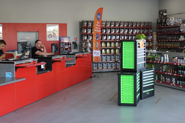 découvrez pourquoi la fréquentation des garagistes diminue malgré l'augmentation des prix et les impacts sur le secteur automobile.