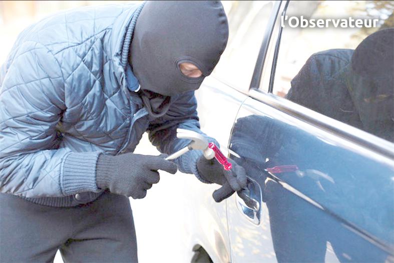 découvrez comment parcourir deux heures à pied chaque jour après un vol de voiture, une expérience qui change la perspective sur la mobilité et la résilience.