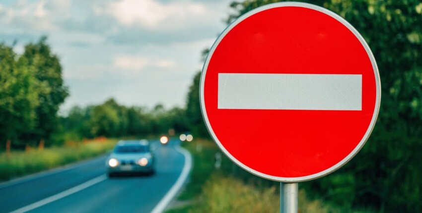 découvrez pourquoi la vignette du contrôle technique est souvent considérée comme inutile mais peut entraîner des coûts élevés si elle est absente. tout ce qu'il faut savoir pour éviter les mauvaises surprises.