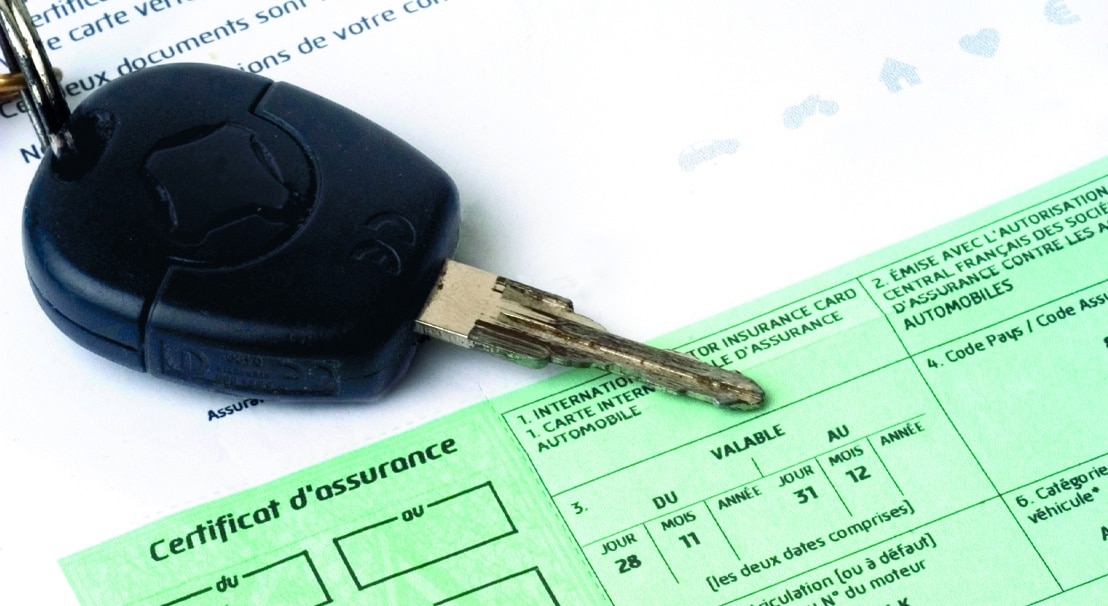 découvrez les conséquences financières en cas d'absence de document d'assurance auto, avec une amende de 135€. informez-vous pour éviter cette sanction.