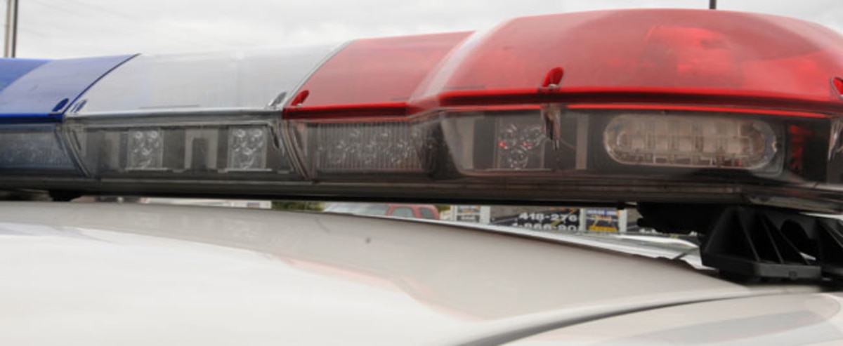 une femme de 86 ans condamnée à tort à cause d'une erreur de saisie dans son contrat d'assurance auto, une affaire qui soulève des questions sur la responsabilité et les erreurs administratives.